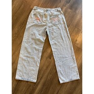 Wide Leg Jeans Light Wash Denim Embroidered Pink Bow Pockets Size 32‎